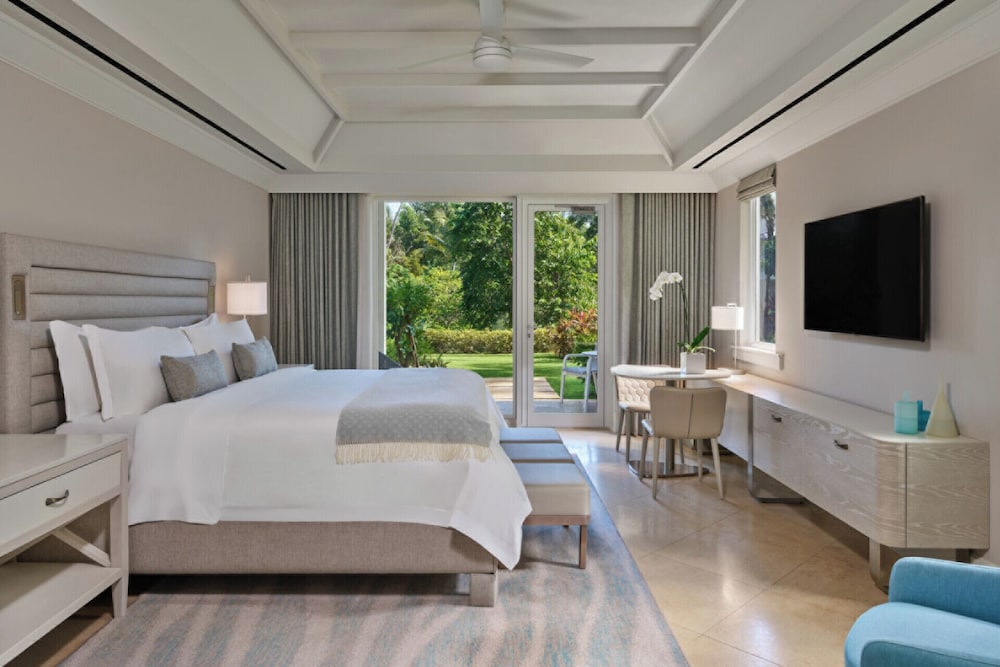 Deluxe Room, 1 King Bed, Garden View - Photo 1