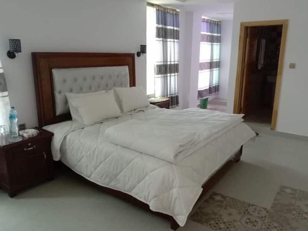 Deluxe Double Room - Photo 9