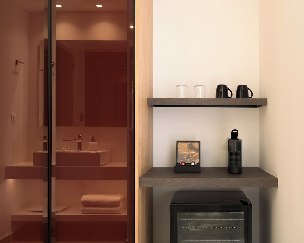 Deluxe Double Room, Partial Sea View - Photo 5