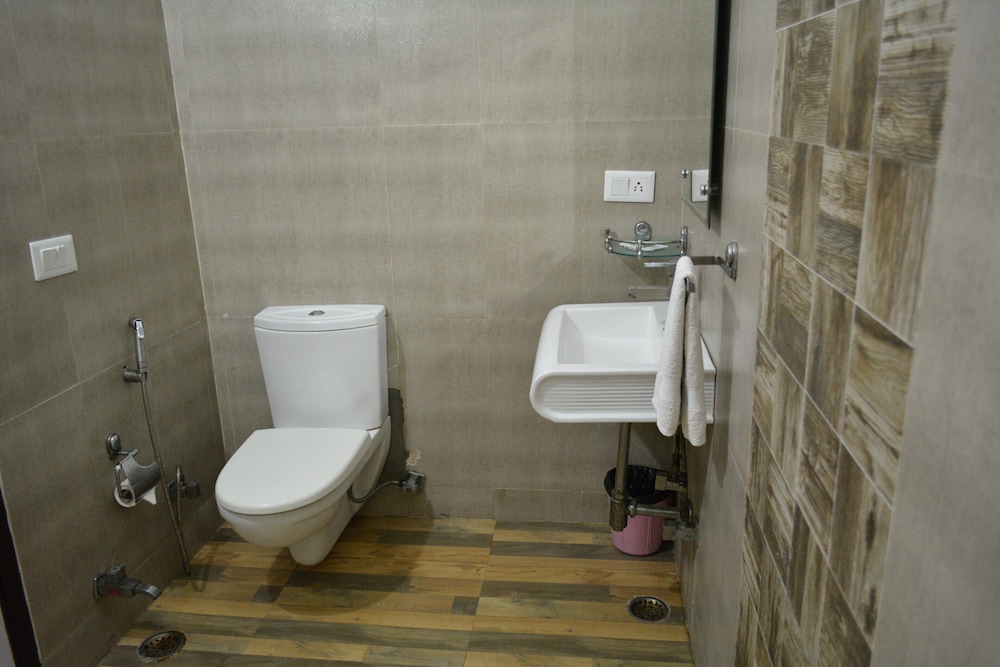 Deluxe Room - Photo 7