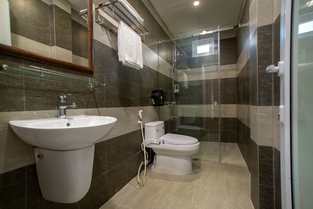 Deluxe Room, 1 King Bed, River View - Photo 4