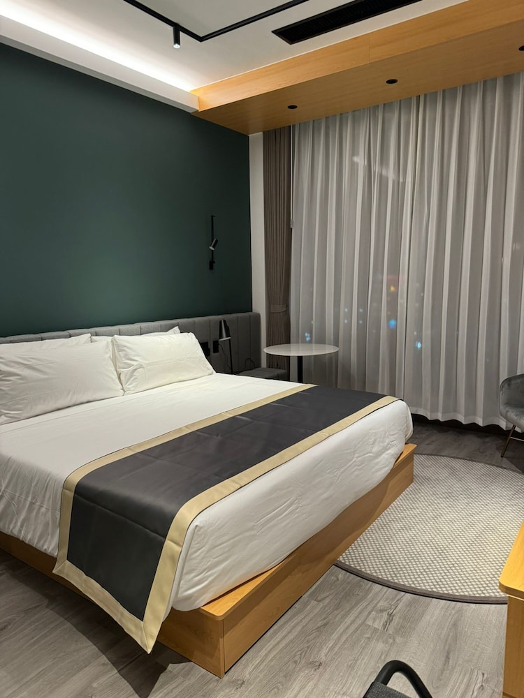 Suite, 1 King Bed, Non Smoking, Kitchen