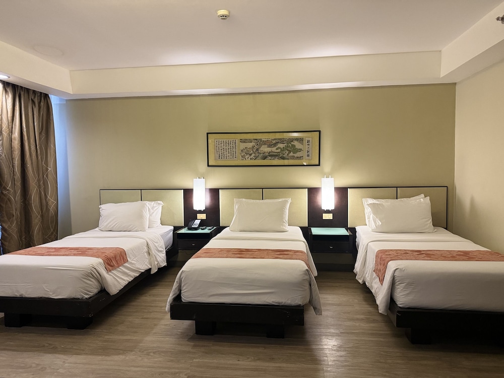 Deluxe Room - Photo 12
