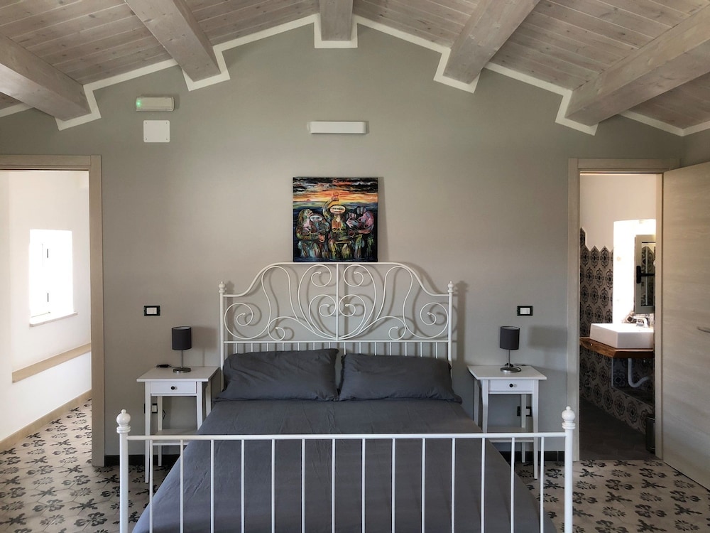 Room, 1 Queen Bed with Sofa bed (I Sognatori) photo 1