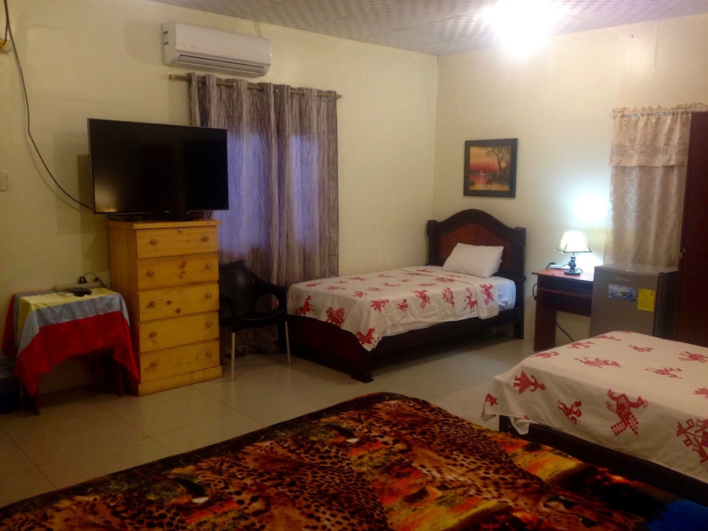 Family Quadruple Room, 1 Bedroom, Private Bathroom, Ground Floor photo 2