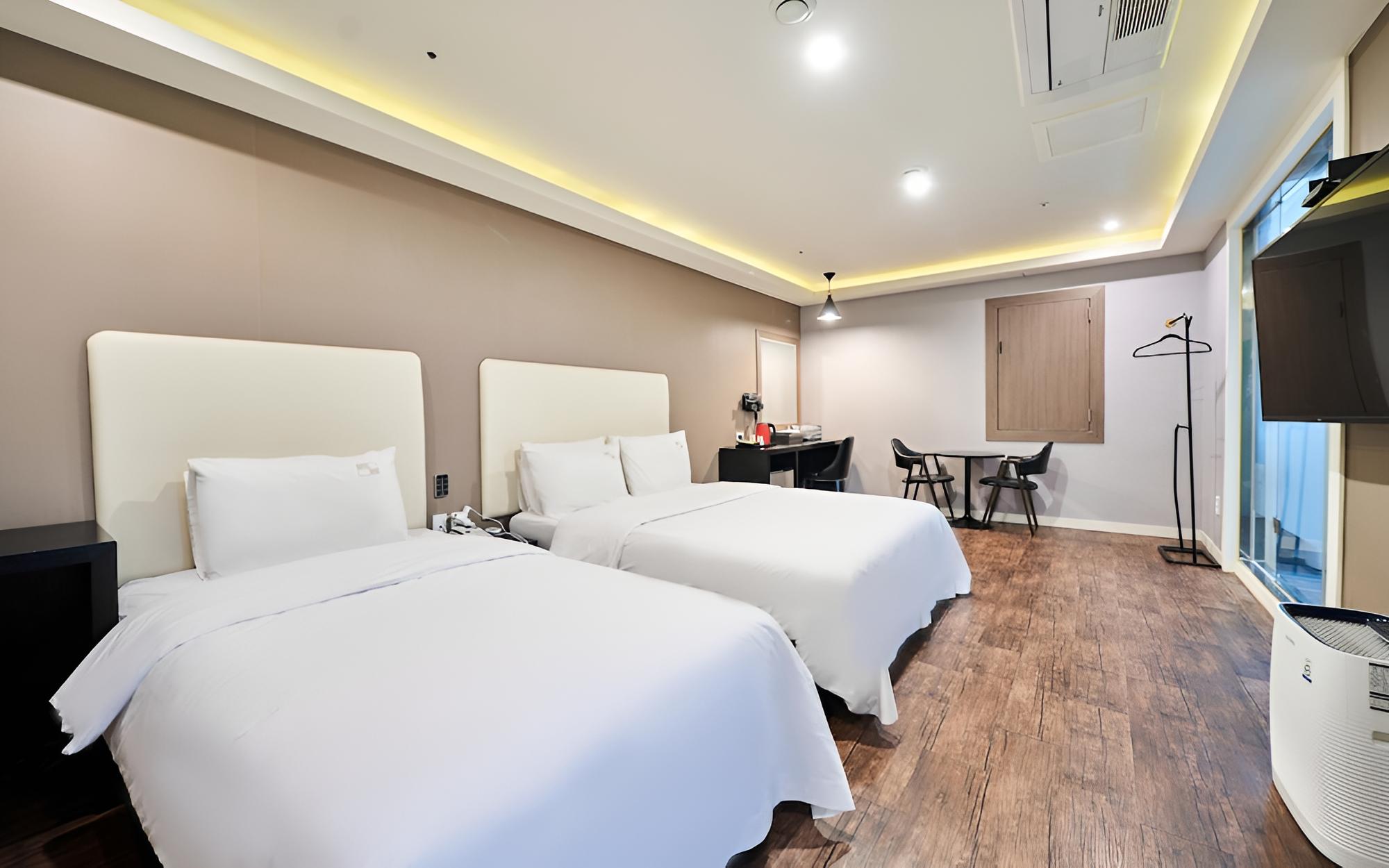 Room (Twin (Breakfast Included 55-inch TV L) photo 2