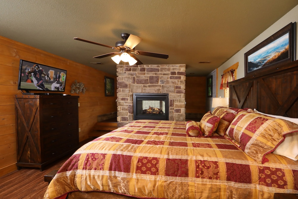 House, Multiple Beds, Hot Tub