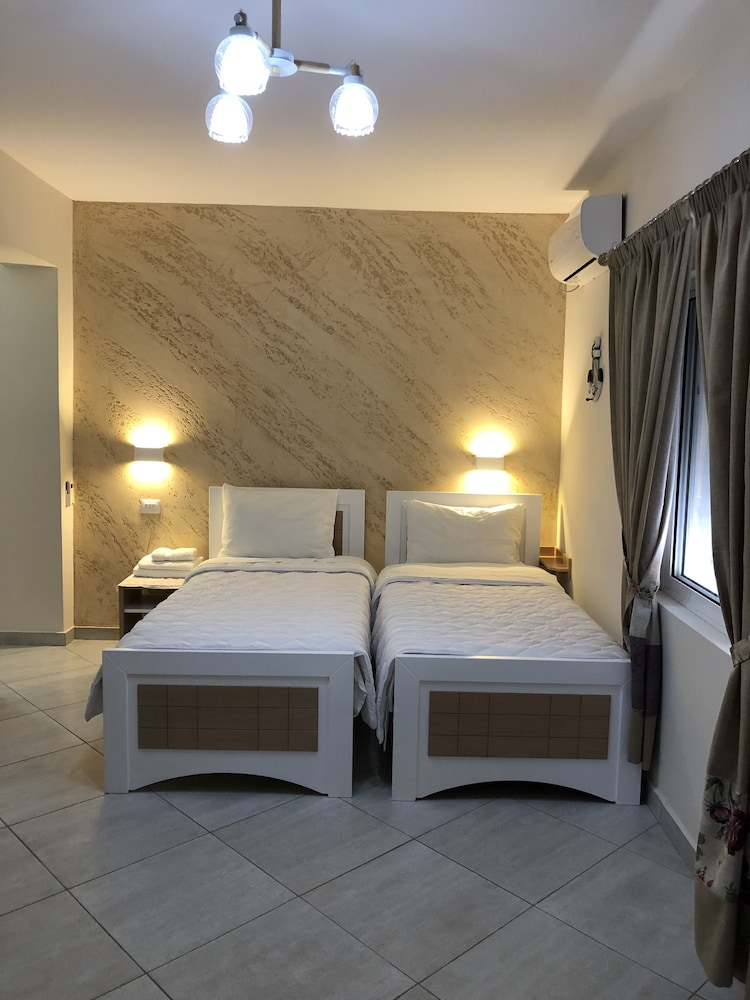 Standard Triple Room, 3 Twin Beds, Balcony, Courtyard View, photo 6