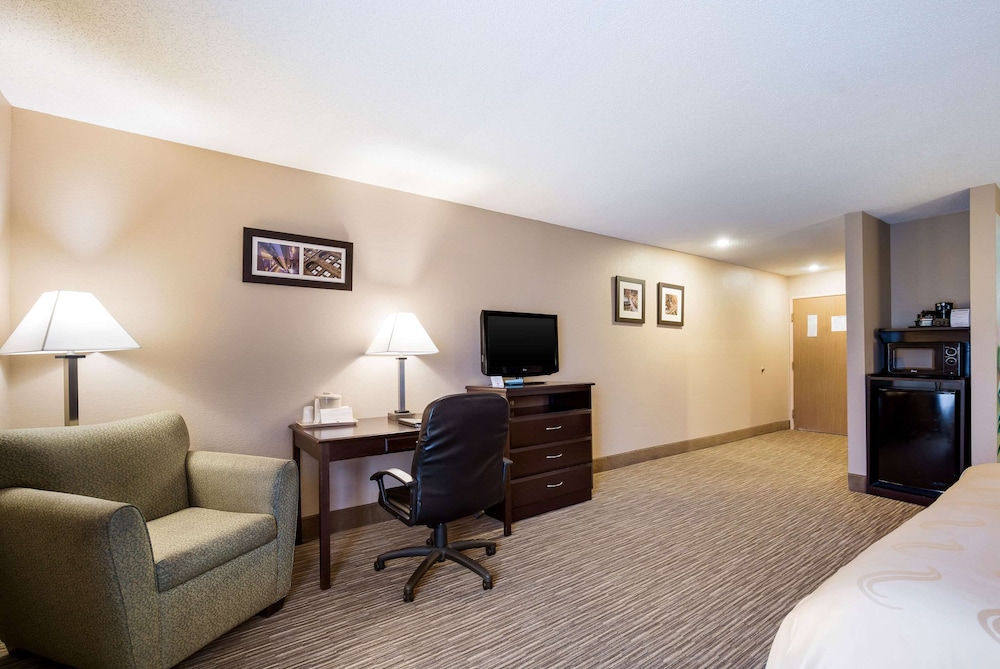 1 King Bed, In-Room Whirlpool, Non Smoking, photo 6