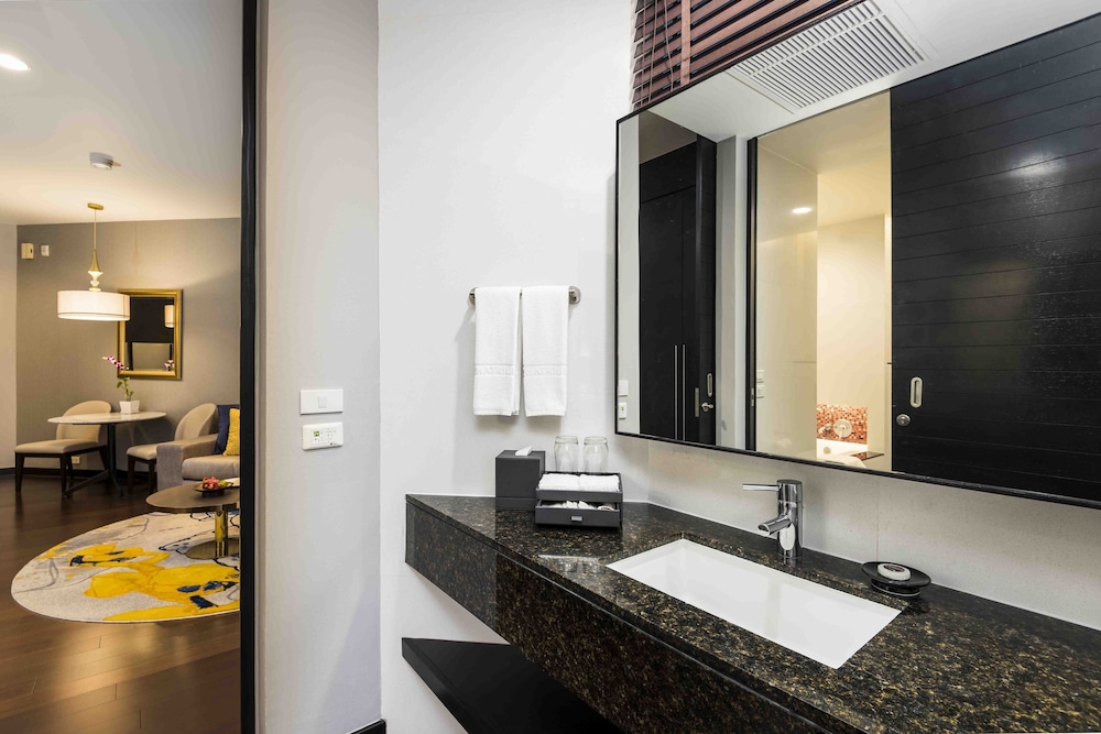 One Bedroom Suite Twin River View