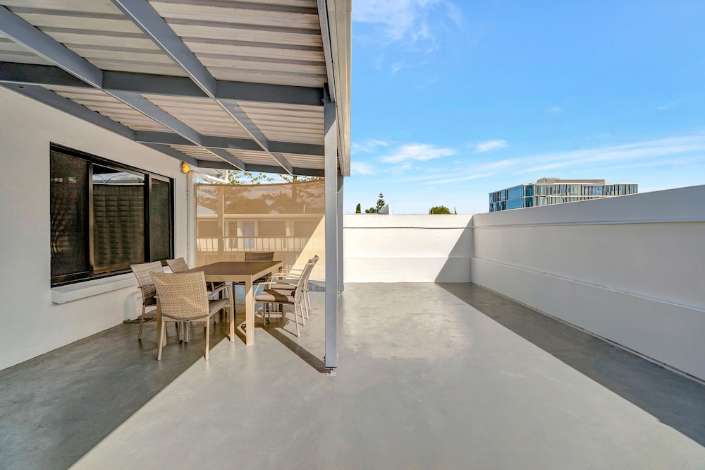 Executive Suite, 2 Bedrooms, Terrace thumbnail 6