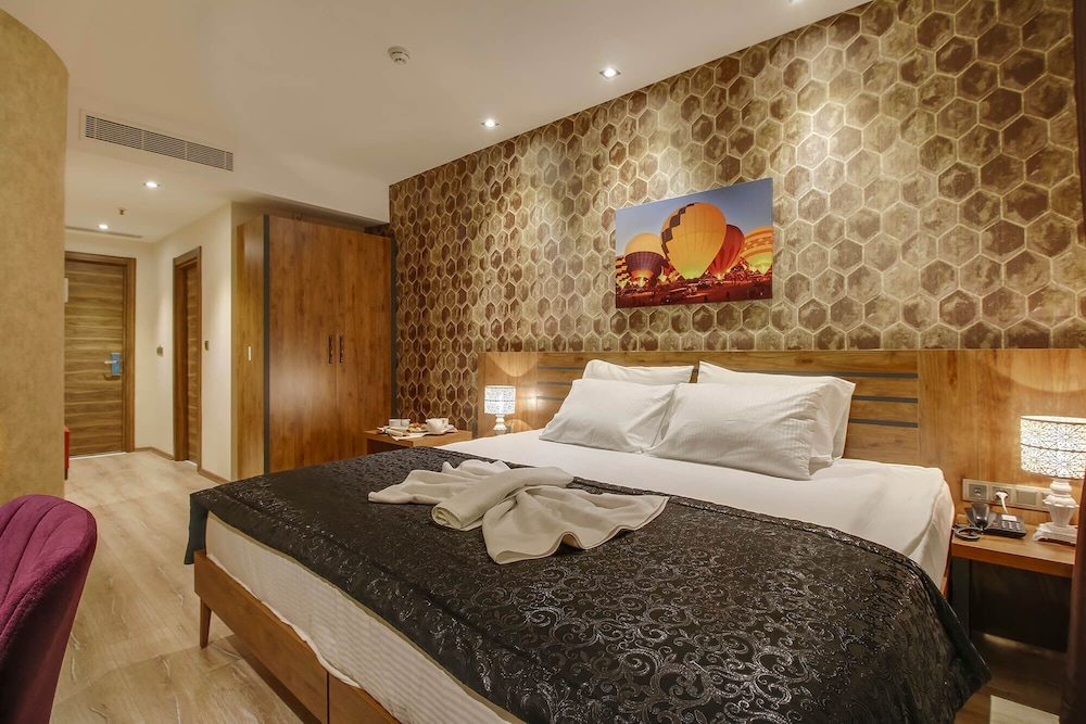 Deluxe Room - Photo 5