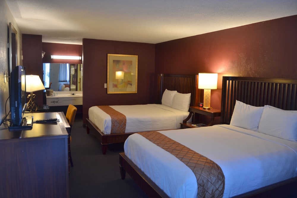 Deluxe Room, 2 Queen Beds, Refrigerator & Microwave, Courtyard Area photo 2