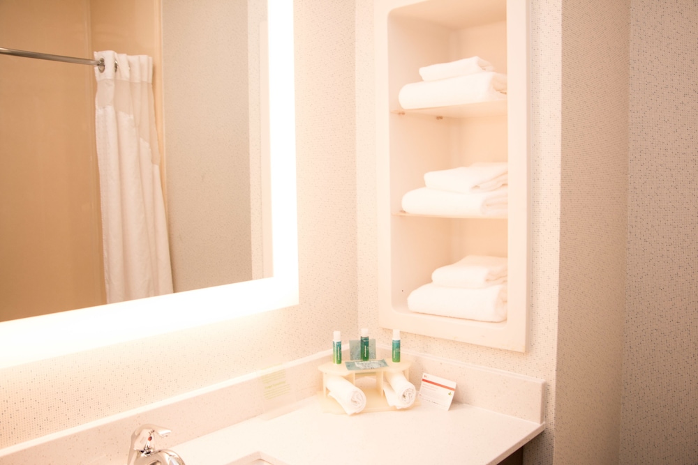 Suite, 2 Queen Beds, Non Smoking - Photo 2