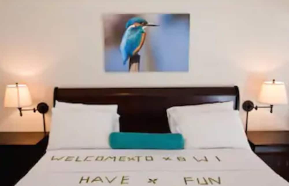 Standard Room, 1 King Bed, Beachfront photo 3