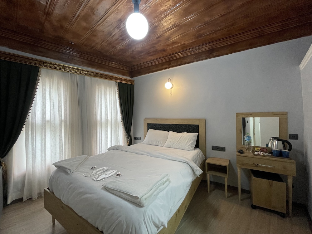Comfort Room, 1 Queen Bed, Non Smoking photo 2