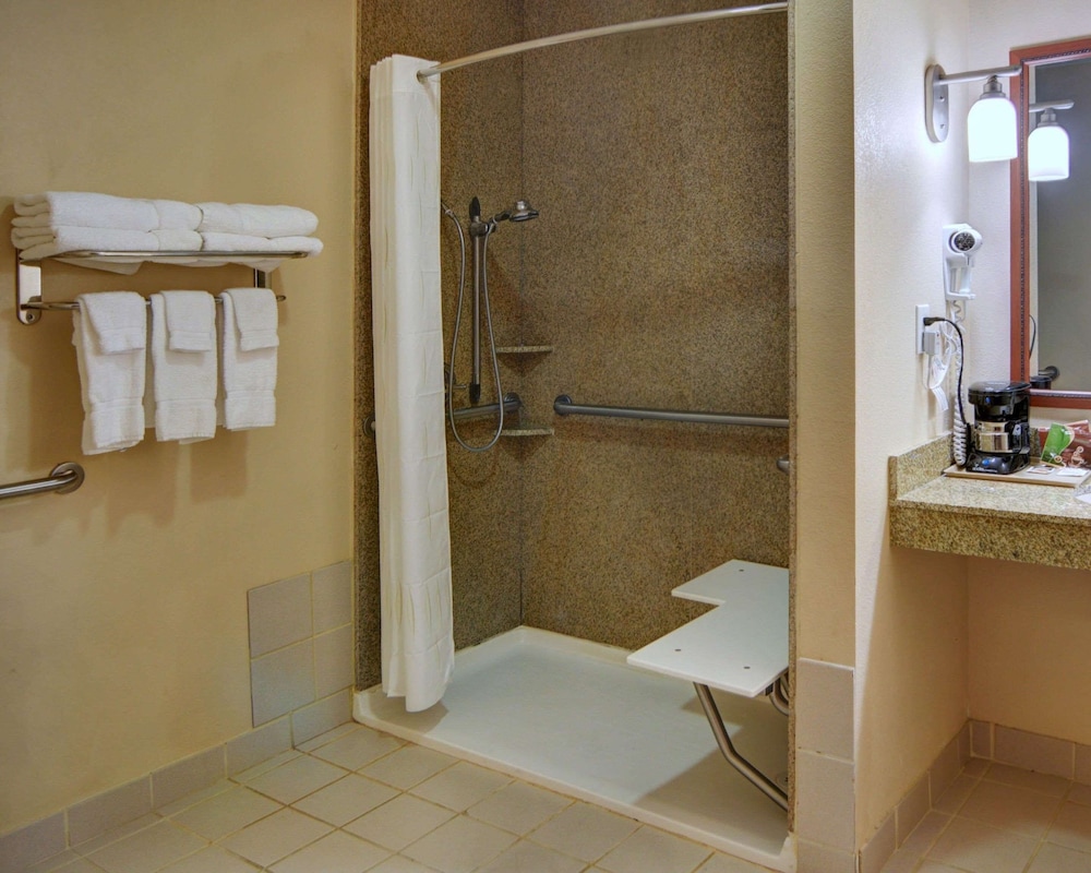 Suite, Multiple Beds, Accessible, Non Smoking - Photo 2