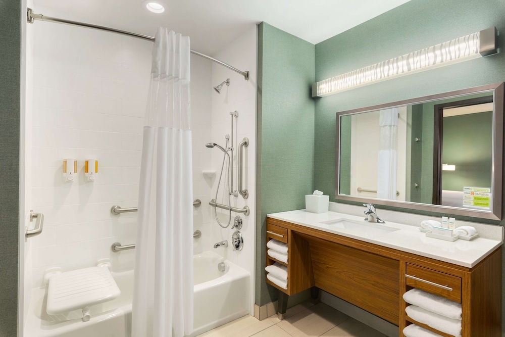 Suite, 1 King Bed, Accessible, Bathtub (Mobility & Hearing)