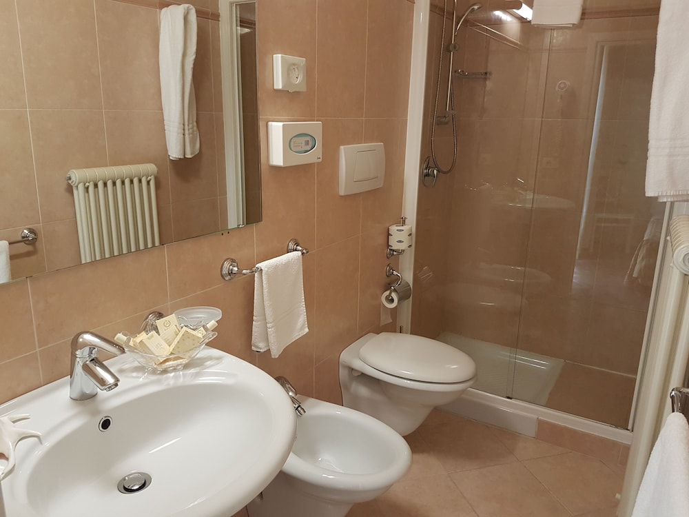 Superior Double or Twin Room - Photo 6