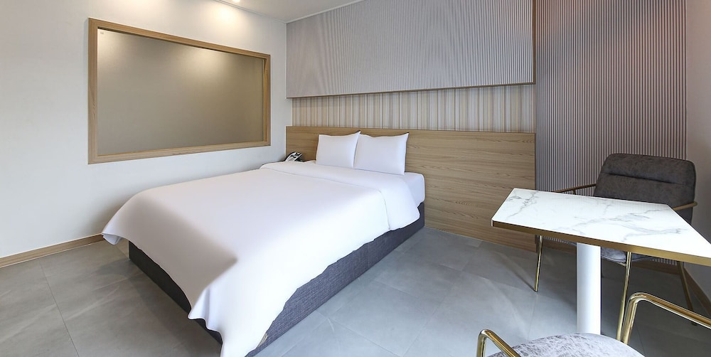 Deluxe Room, 1 Double Bed, Non Smoking - Photo 8
