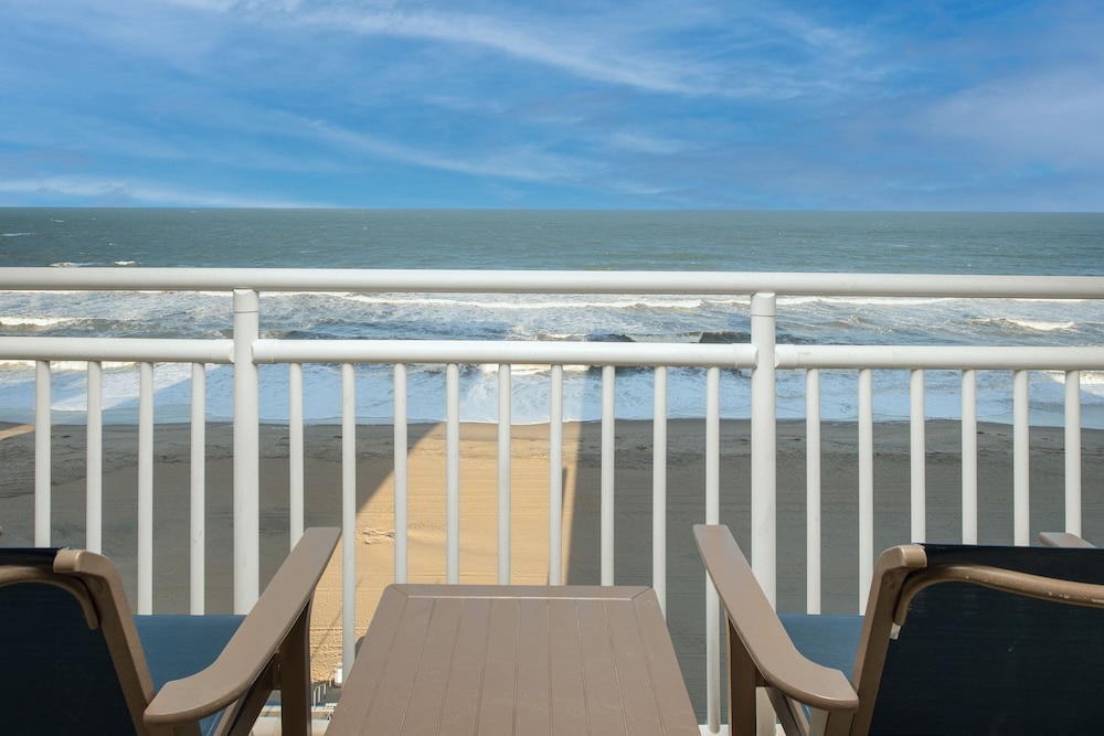 Deluxe Room, 2 Queen Beds, Balcony (Oceanfront) - Photo 8