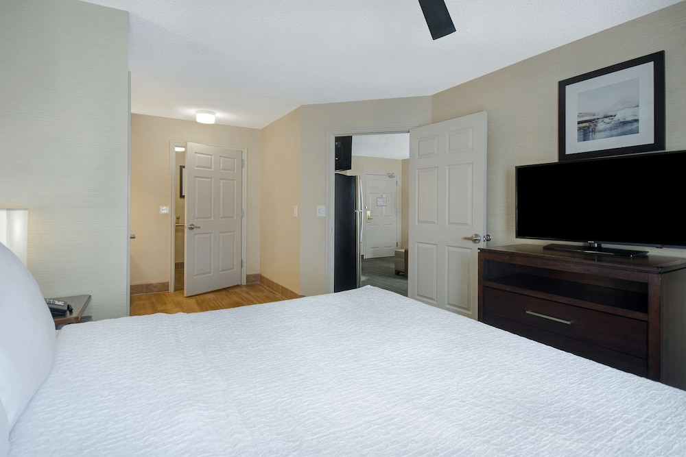Suite, 1 King Bed, Accessible (Roll-in Shower) photo 1