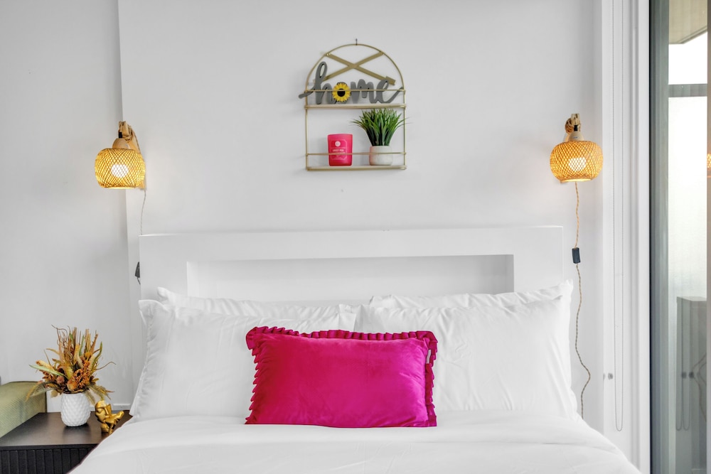 Standard Studio Suite, Balcony, City View, photo 6