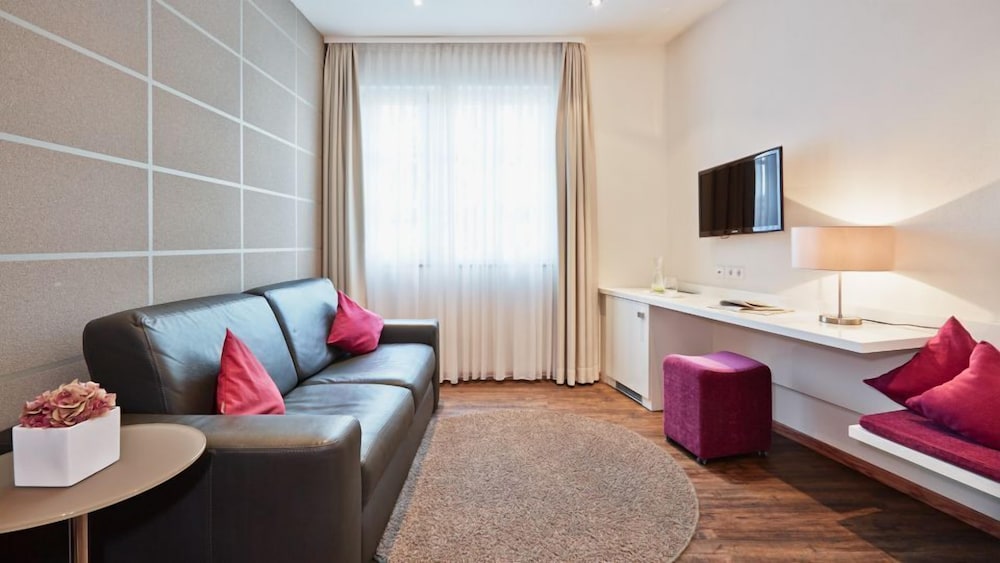Suite - Photo 5