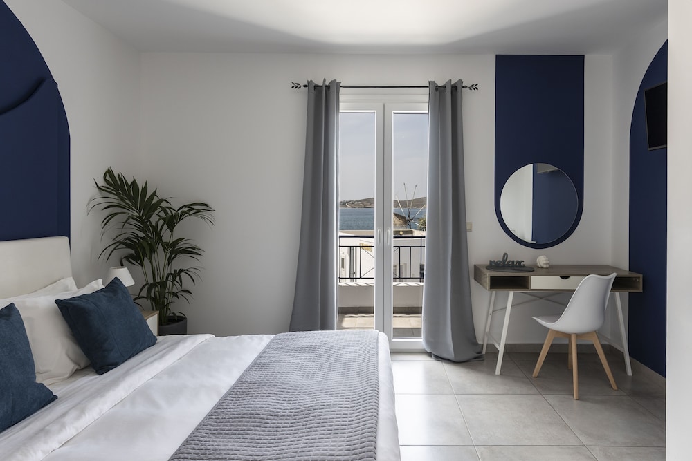 Deluxe Room with Sea View photo 1