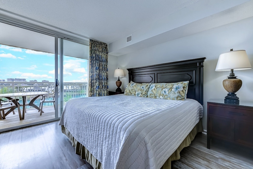 Condo, 4 Bedrooms