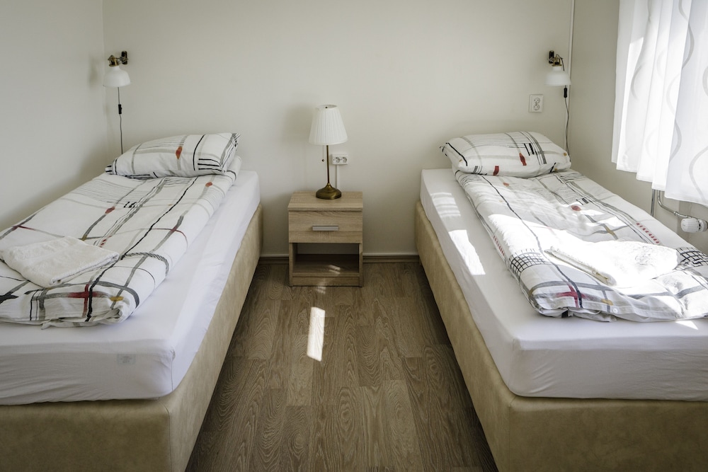 Basic Twin Room, 2 Twin Beds, Hill View photo 2