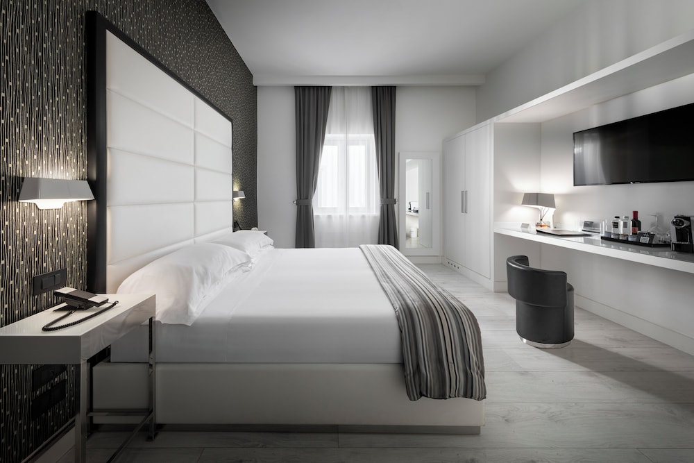 Superior Double or Twin Room - Photo 1