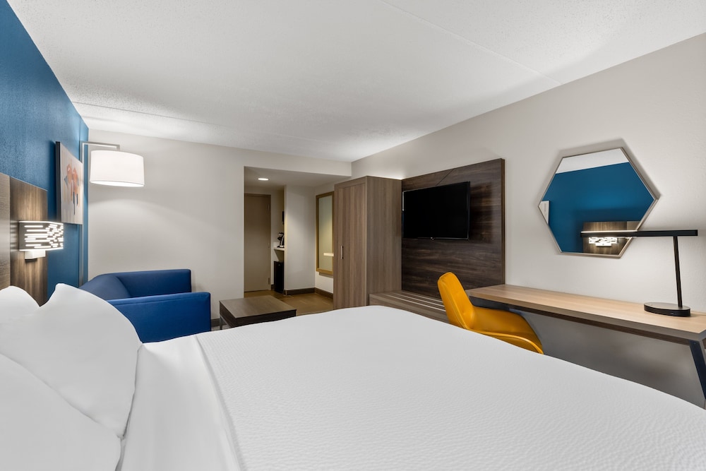 Standard Room, 1 King Bed, Accessible, Non Smoking (Communications, Accessible Tub) - Photo 4