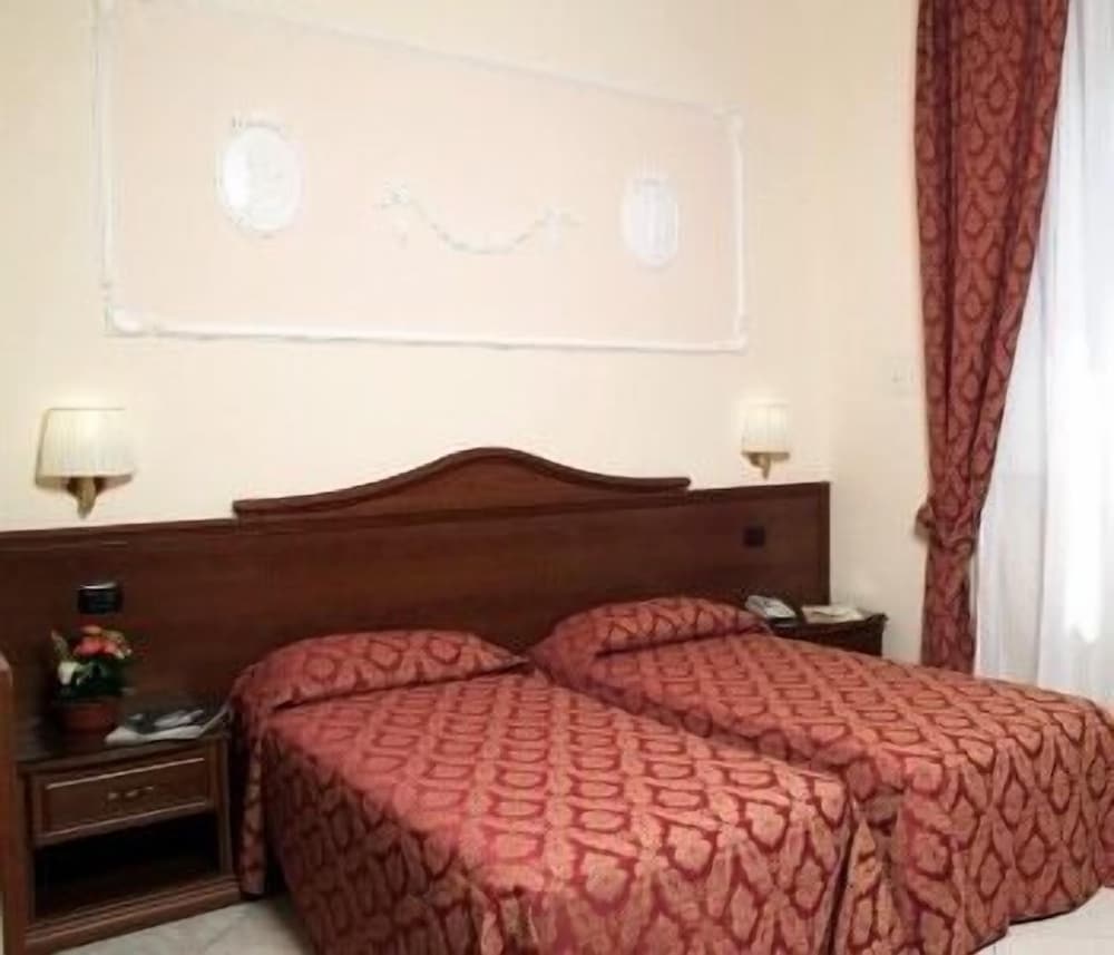 Standard Double or Twin Room photo 2