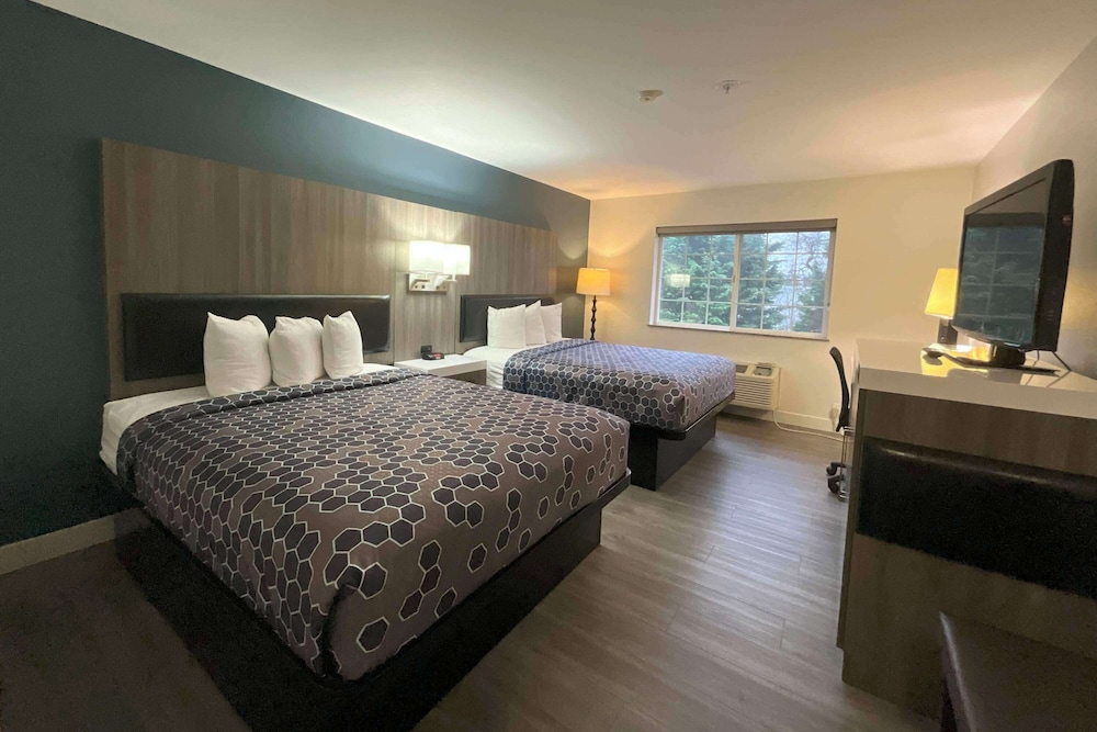 Deluxe Suite, Multiple Beds, Non Smoking - Photo 2