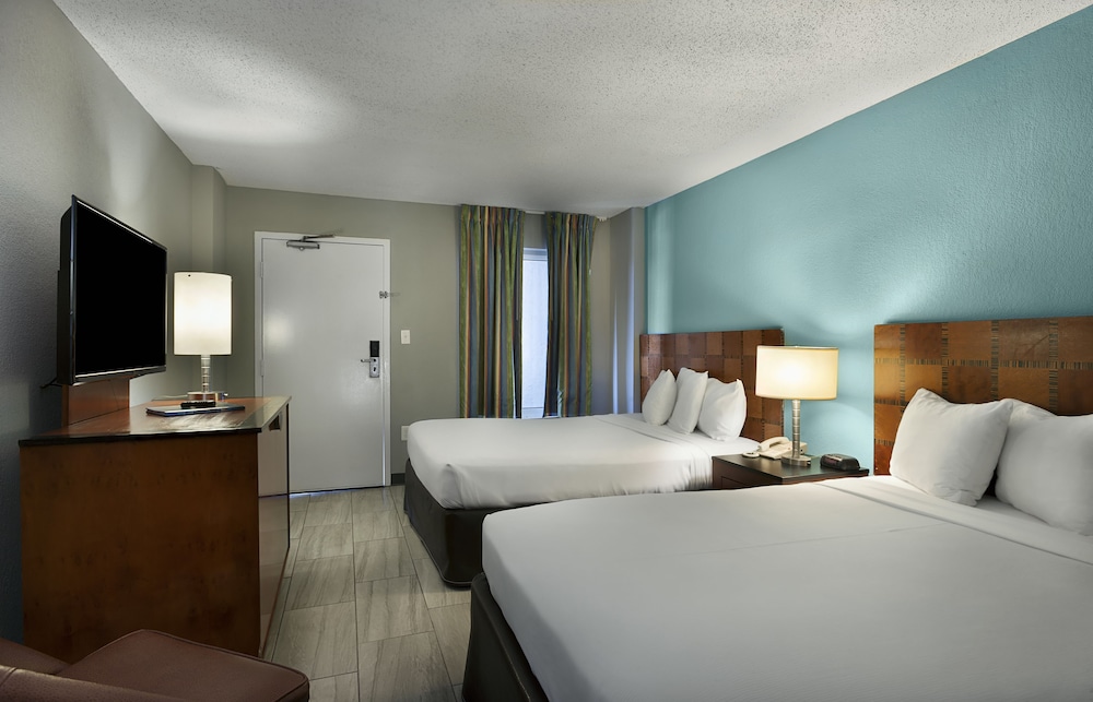 Suite, 2 Queen Beds, Jetted Tub, Oceanfront - Photo 2