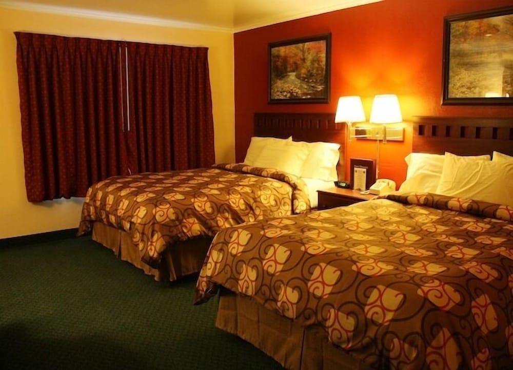 Standard Room, 2 Queen Beds photo 1