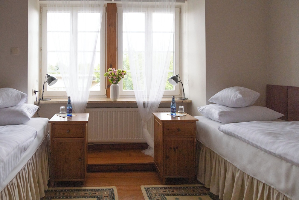 Basic Twin Room - Photo 2