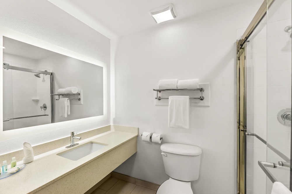 Suite, 2 Queen Beds, Non Smoking photo 2