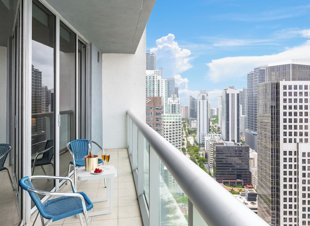 Boutique Apart, 1 King & Sofa Bed, Sauna, River/City Views, Balcony4307