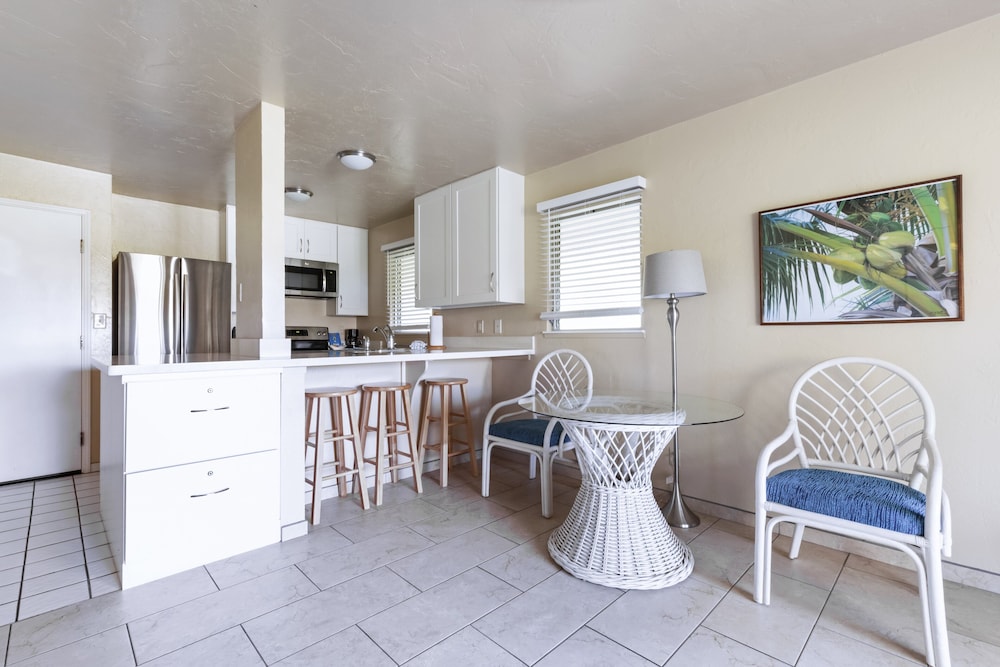 Standard Suite, 1 Bedroom, Kitchen (1 King Bed w/ Sofa Bed) - Photo 4