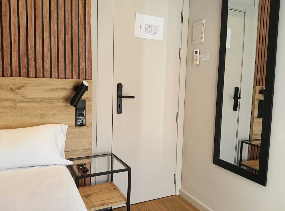 Single Room photo 3