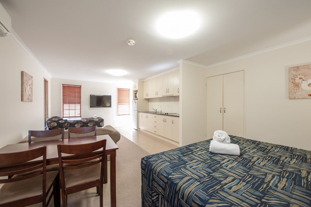 Executive Room, Non Smoking, Kitchenette (Exec King Suite) photo 2