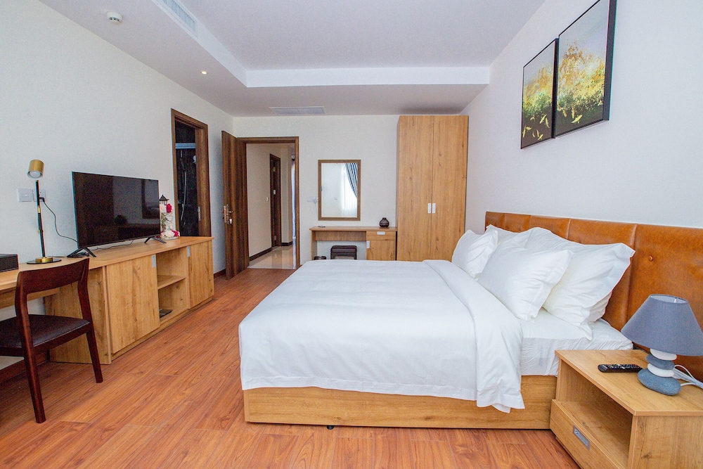 Executive Room, 1 Bedroom, Pool View photo 1