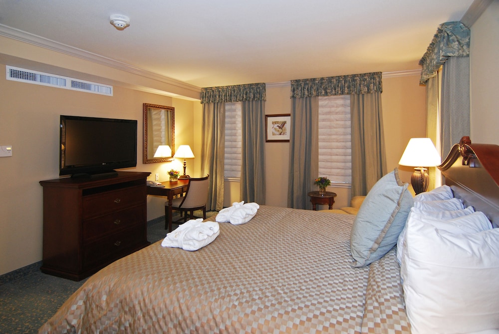 Standard Room, 1 King Bed, Non Smoking - Photo 4