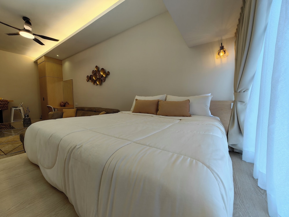 Premium Studio, 1 Queen Bed, Bathtub