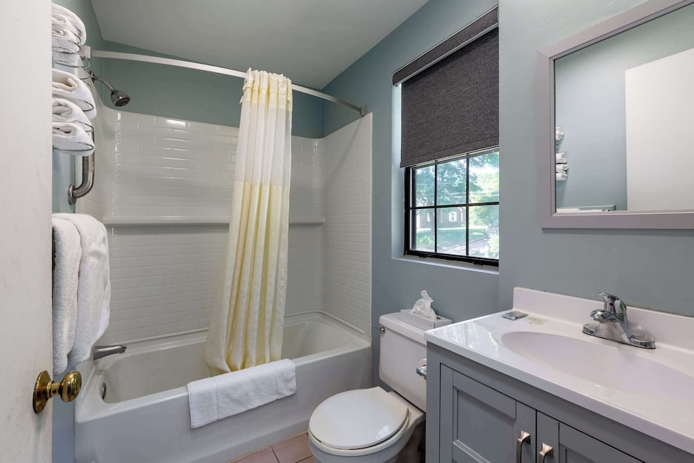 2 Bedroom Suite, Non Smoking - Photo 4
