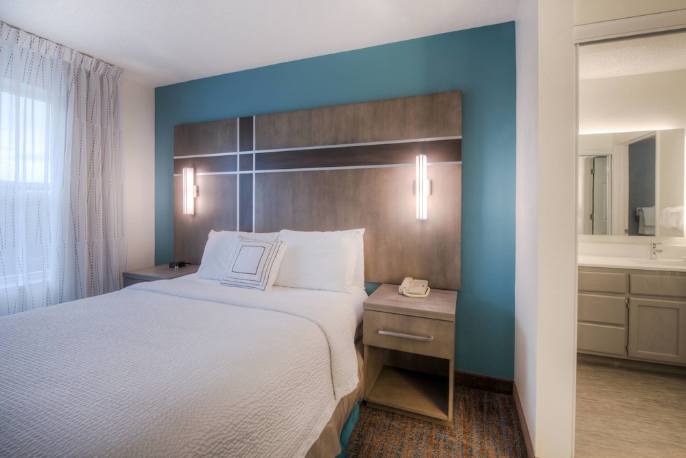 Suite, 1 Bedroom - Photo 2