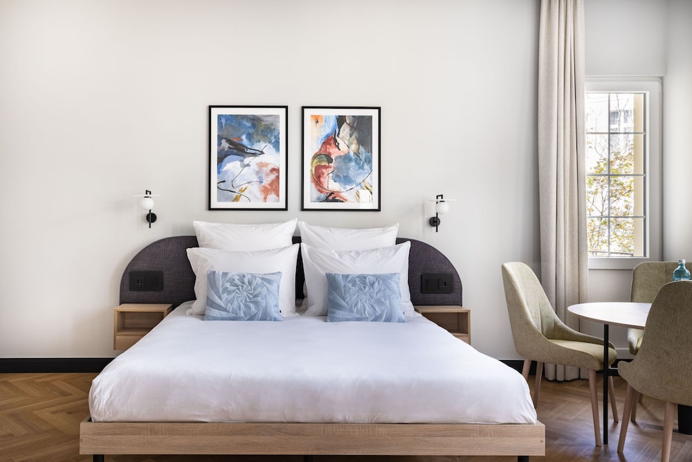 Large Studio, Kitchenette, Balcony
