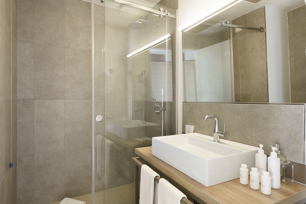 Deluxe Room, Jetted Tub photo 2
